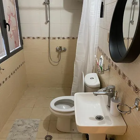 21 Dhjetori Апартаменты *