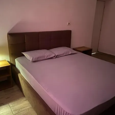 アパート 21 Dhjetori ティラナ