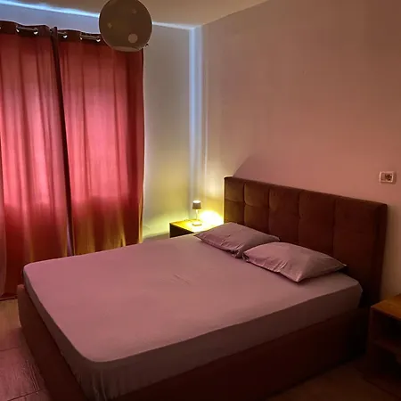 21 Dhjetori Апартаменты *